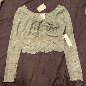 Long sleeve crop top
